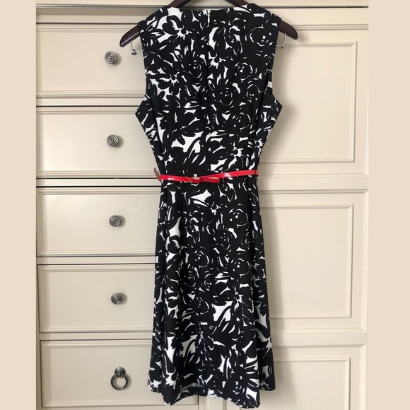 DRESS BARN Sleeveless Floral Fit & Flare Dress - Picture 8 of 16